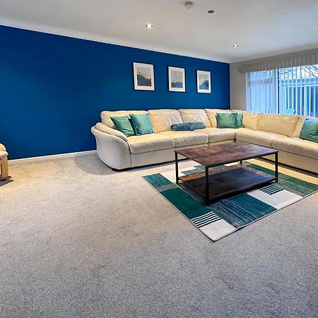 Blunsdon Lodge - Spacious Bungalow, High Speed Wi-Fi, Free Private Parking, Garden Swindon Eksteriør billede