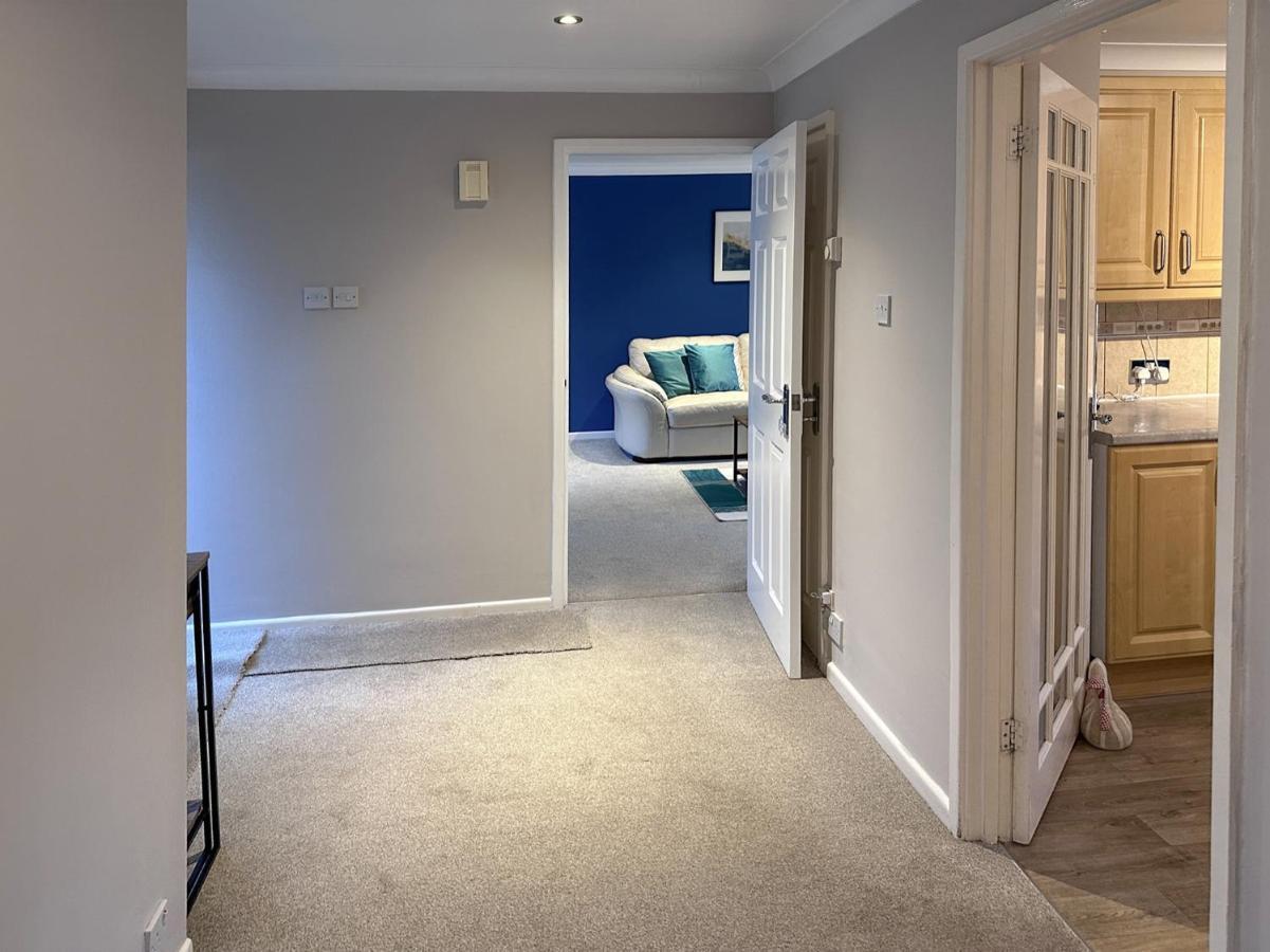 Blunsdon Lodge - Spacious Bungalow, High Speed Wi-Fi, Free Private Parking, Garden Swindon Eksteriør billede