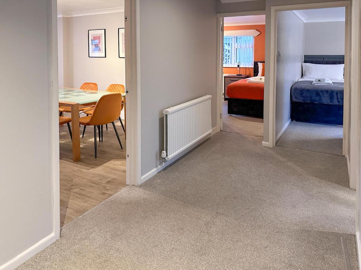Blunsdon Lodge - Spacious Bungalow, High Speed Wi-Fi, Free Private Parking, Garden Swindon Eksteriør billede