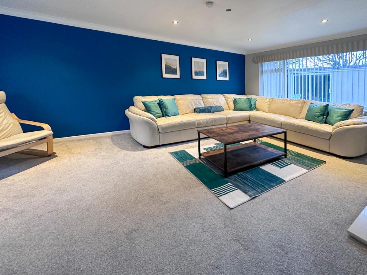 Blunsdon Lodge - Spacious Bungalow, High Speed Wi-Fi, Free Private Parking, Garden Swindon Eksteriør billede