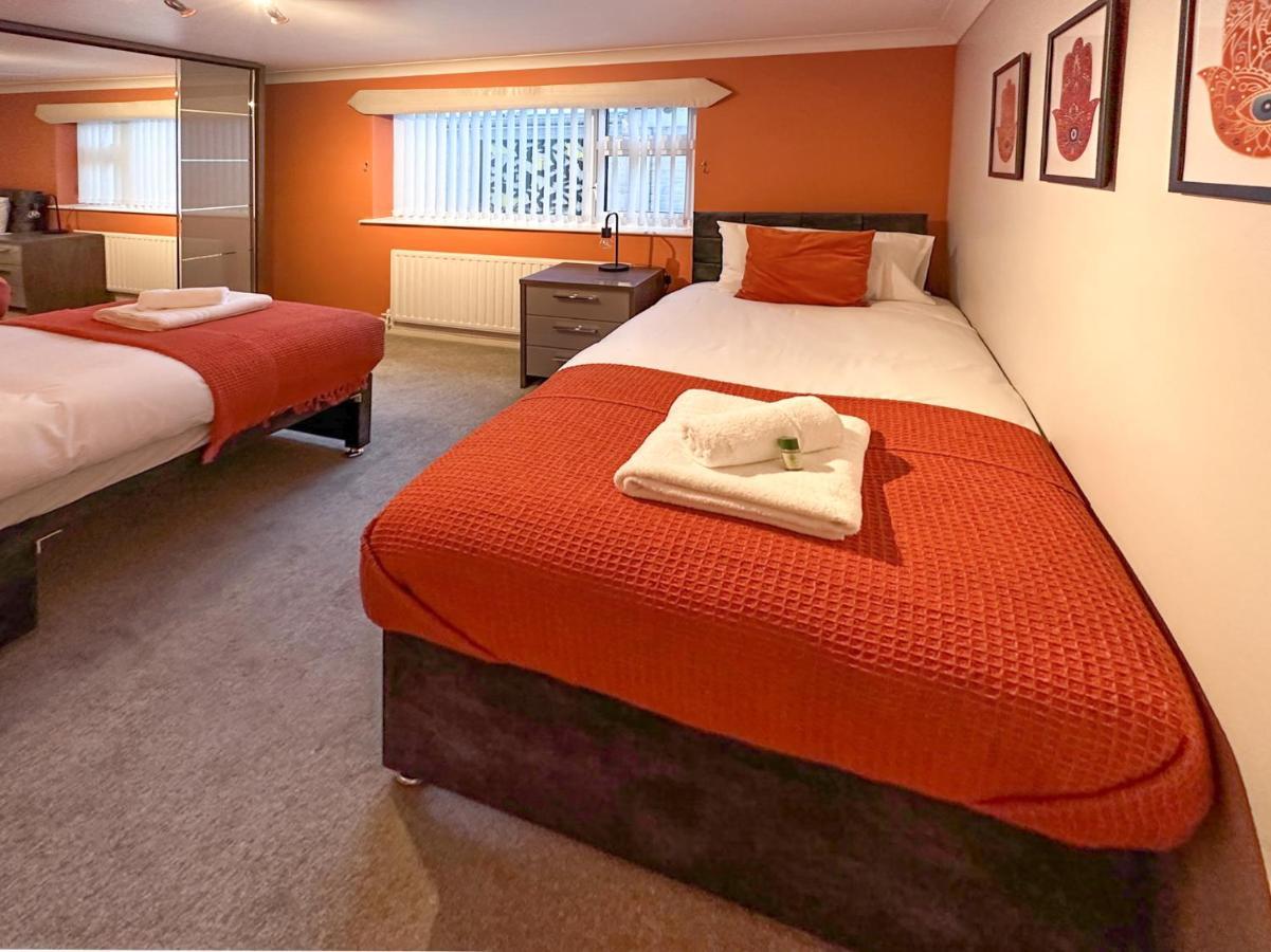 Blunsdon Lodge - Spacious Bungalow, High Speed Wi-Fi, Free Private Parking, Garden Swindon Eksteriør billede