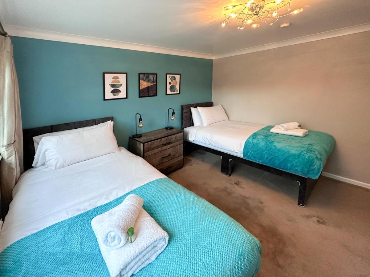 Blunsdon Lodge - Spacious Bungalow, High Speed Wi-Fi, Free Private Parking, Garden Swindon Eksteriør billede