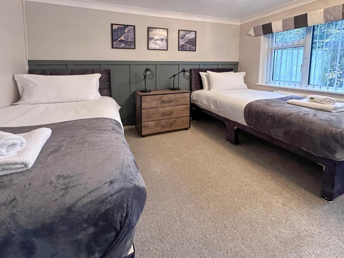 Blunsdon Lodge - Spacious Bungalow, High Speed Wi-Fi, Free Private Parking, Garden Swindon Eksteriør billede