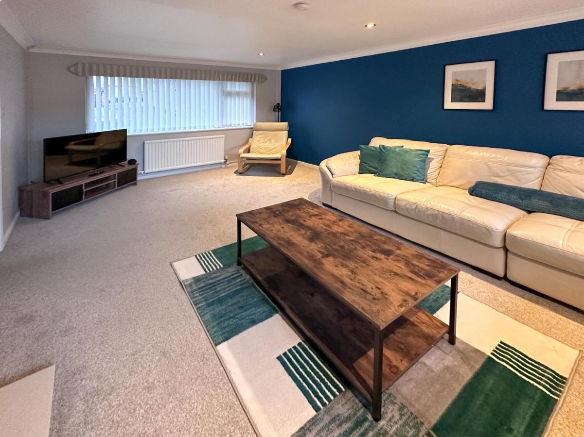 Blunsdon Lodge - Spacious Bungalow, High Speed Wi-Fi, Free Private Parking, Garden Swindon Eksteriør billede