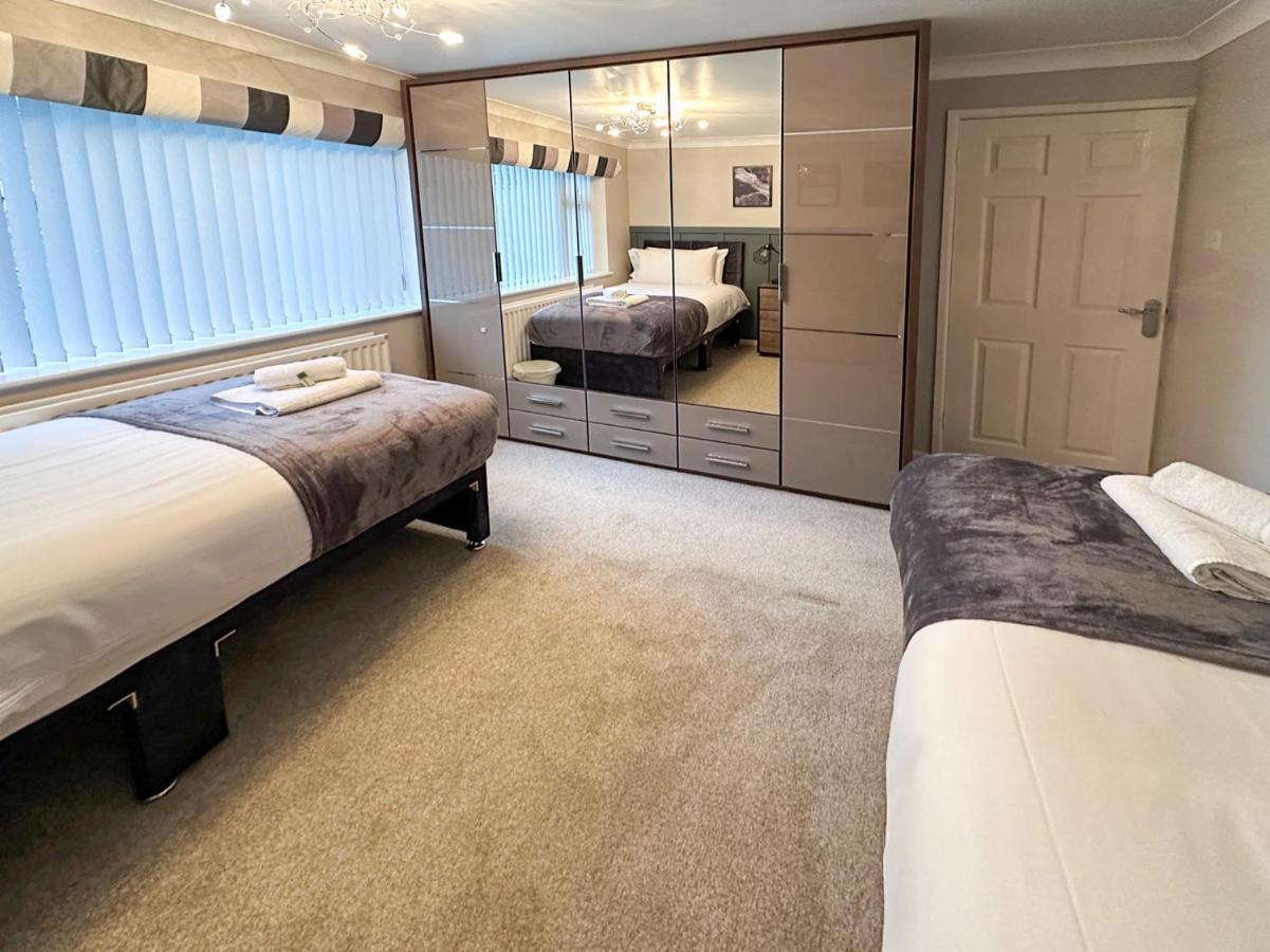 Blunsdon Lodge - Spacious Bungalow, High Speed Wi-Fi, Free Private Parking, Garden Swindon Eksteriør billede