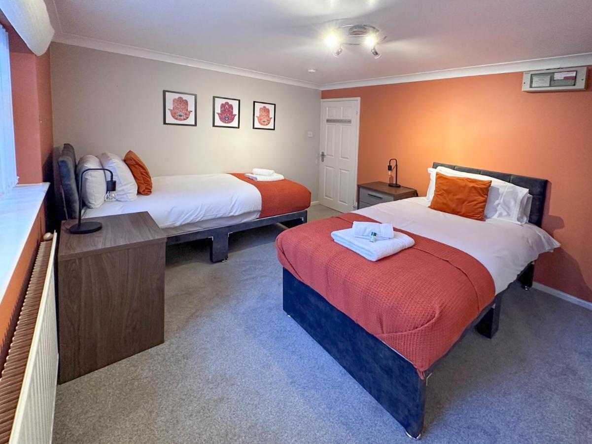 Blunsdon Lodge - Spacious Bungalow, High Speed Wi-Fi, Free Private Parking, Garden Swindon Eksteriør billede