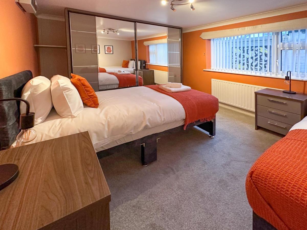 Blunsdon Lodge - Spacious Bungalow, High Speed Wi-Fi, Free Private Parking, Garden Swindon Eksteriør billede